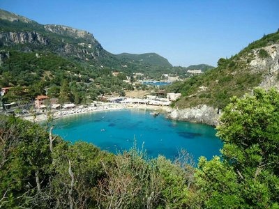 Bahía de Paleokastritsa en Corfú